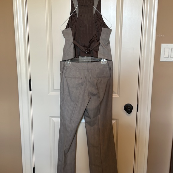 Express Studio, editor pant set! Great professional/work look - Picture 2 of 3